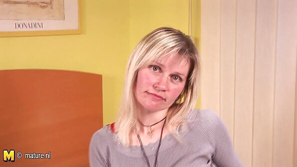 Er hat eine Kapuze aufgesetzt, damit seine Freunde pornos für ältere es nicht herausfinden.