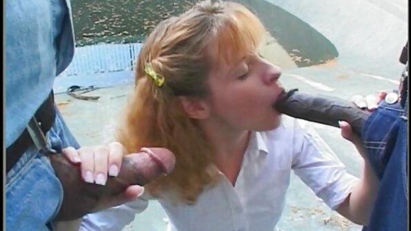 Hausfrau zerrissene Strumpfhose zwischen pornofilme mit älteren damen den Beinen bekam Orgasmus Muschi Essen