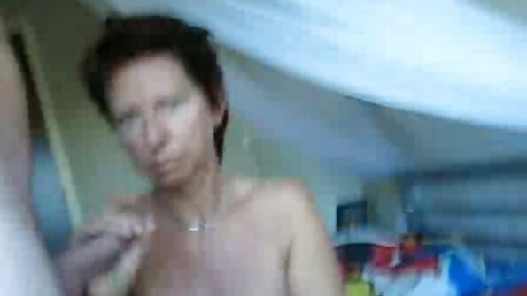 Sie nahm einen sexfilme mit älteren damen Schwanz in beide Löcher, besonders der Anal gefiel ihr