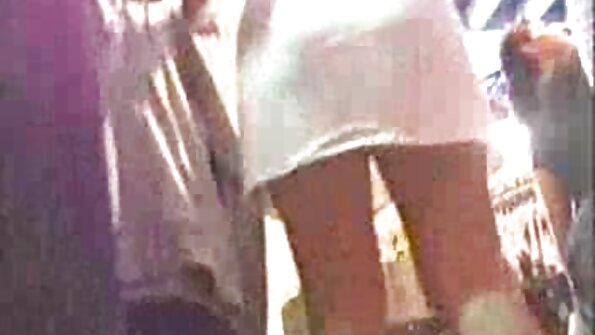 Ein leidenschaftlicher gratis pornos mit älteren frauen Kuss von einem Amateurpaar.